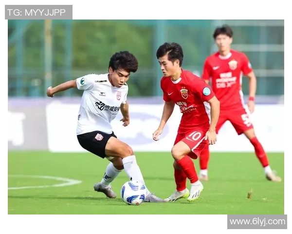 上海足球队比赛经验引发热议球迷对战术选择和球员表现展开激烈讨论