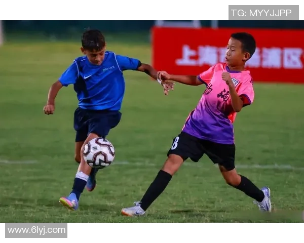 深圳足球队的拼搏之路：一段不屈不挠的奋斗纪实与荣耀回顾